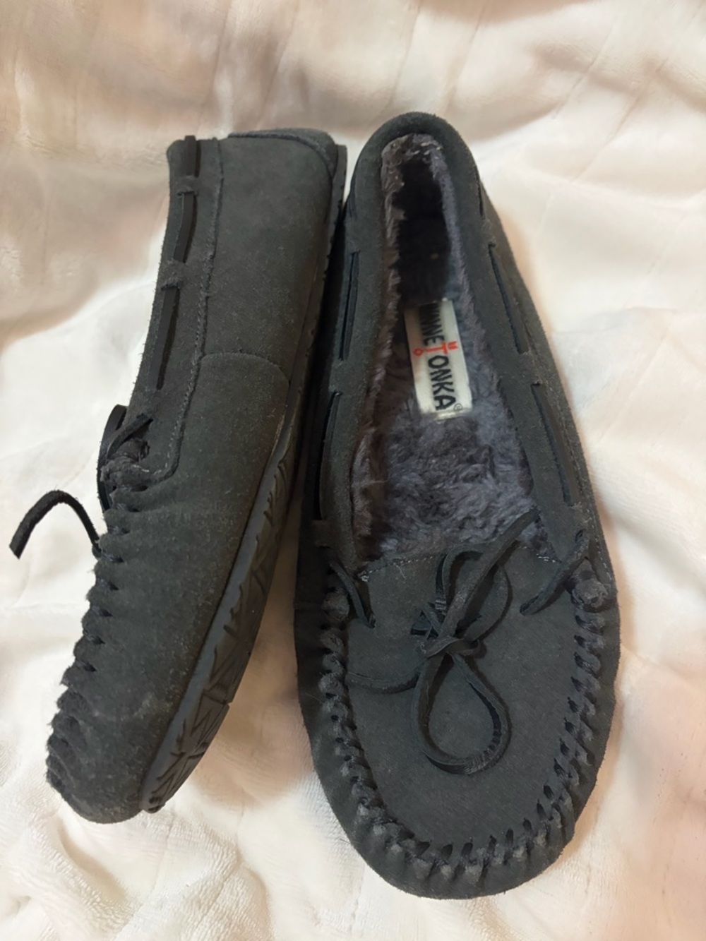 Minnetonka Women’s Grey Suede Lined Moccasin Slippers - Picture 2 of 3